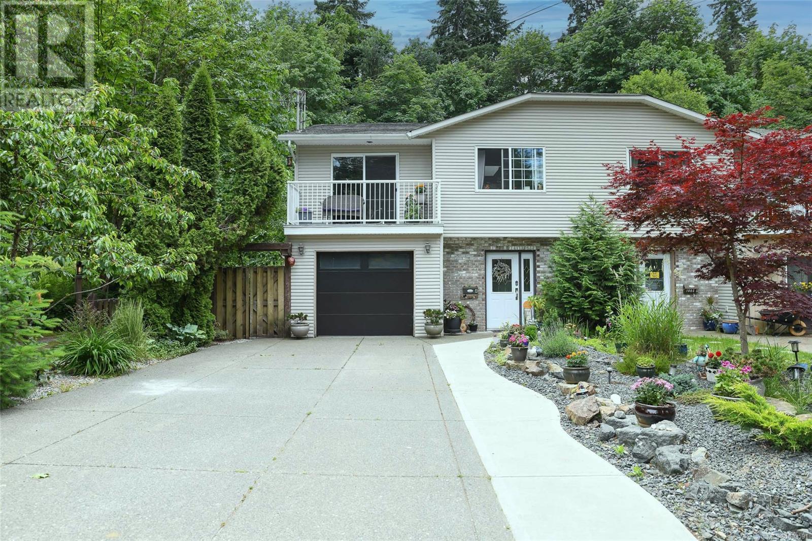 A 1008 1st St, courtenay, British Columbia
