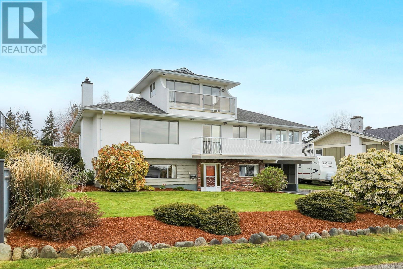2070 Murphy Ave, comox, British Columbia