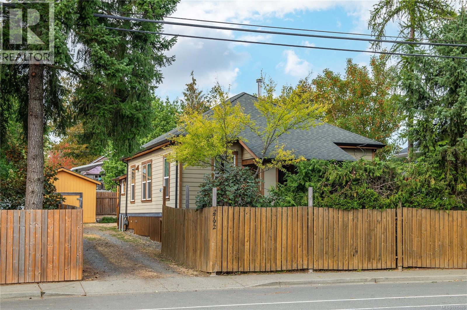 2792 Dunsmuir Ave, cumberland, British Columbia