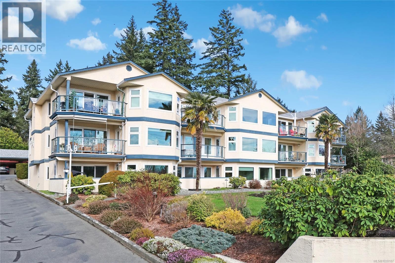 302 1902 Comox Ave, comox, British Columbia