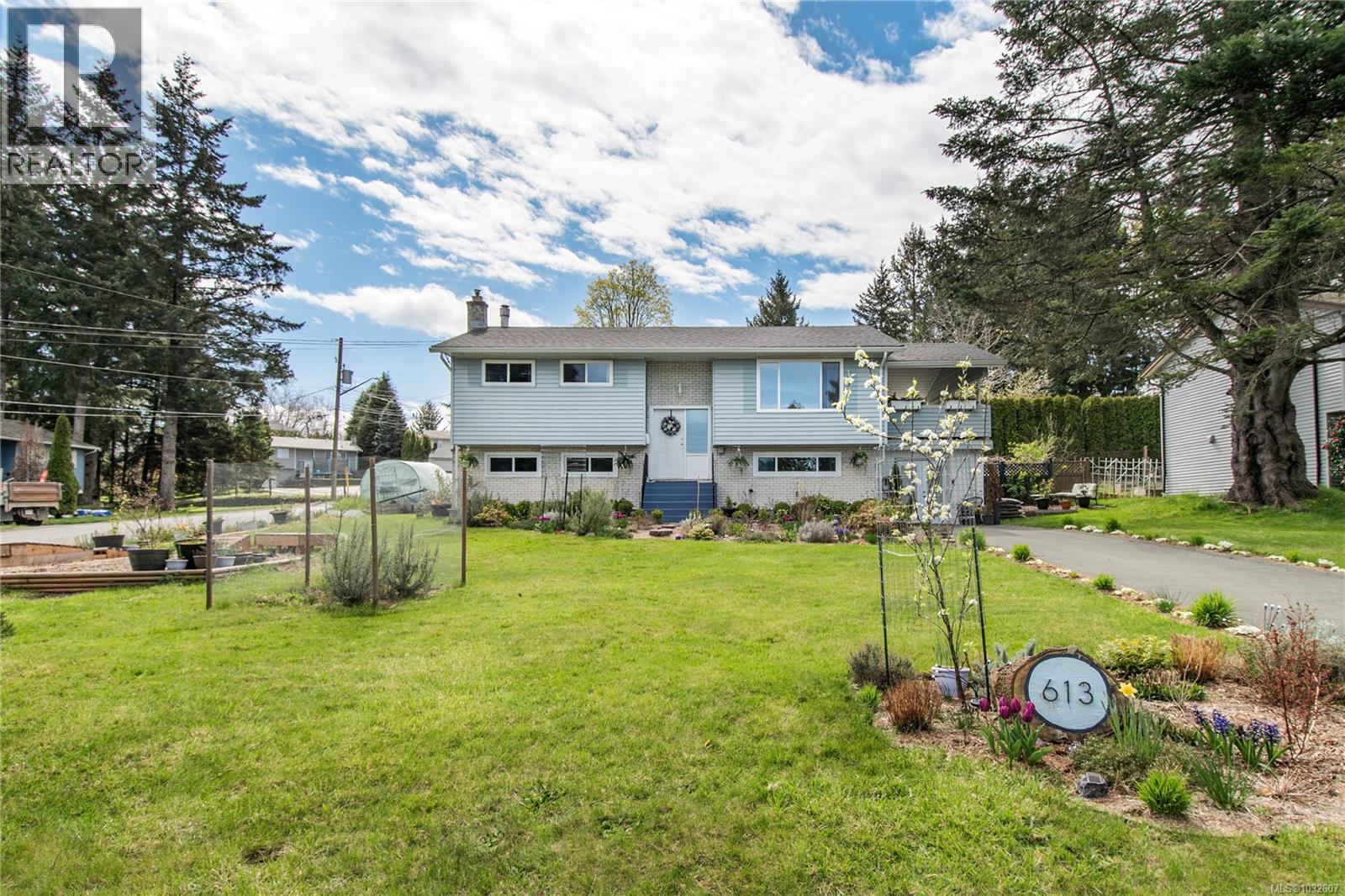 613 Nootka St, comox, British Columbia