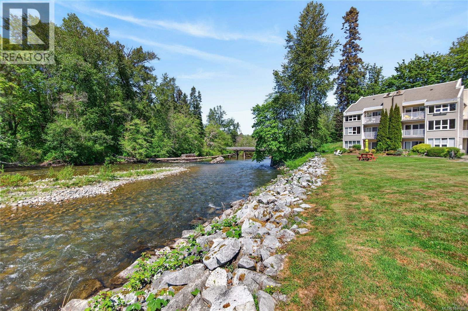 102 205 1st St, courtenay, British Columbia