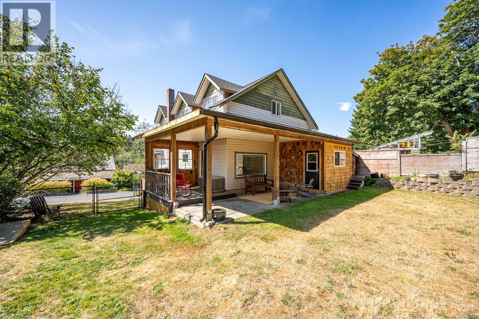 2612 Dunsmuir Ave, cumberland, British Columbia